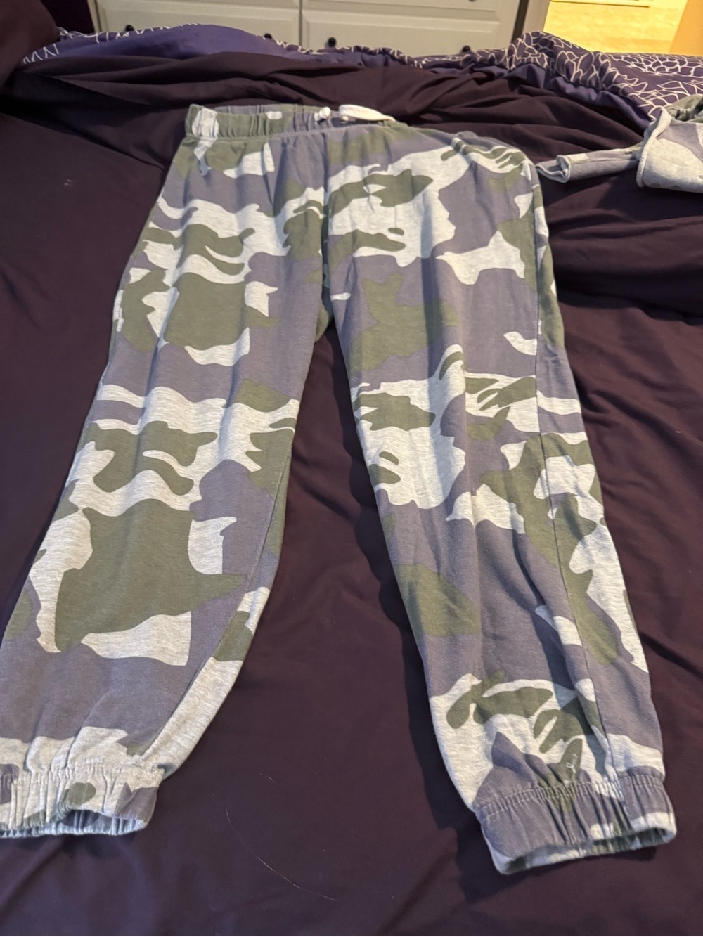 Women's Camo Pullover Hoodie - Olive/Gray